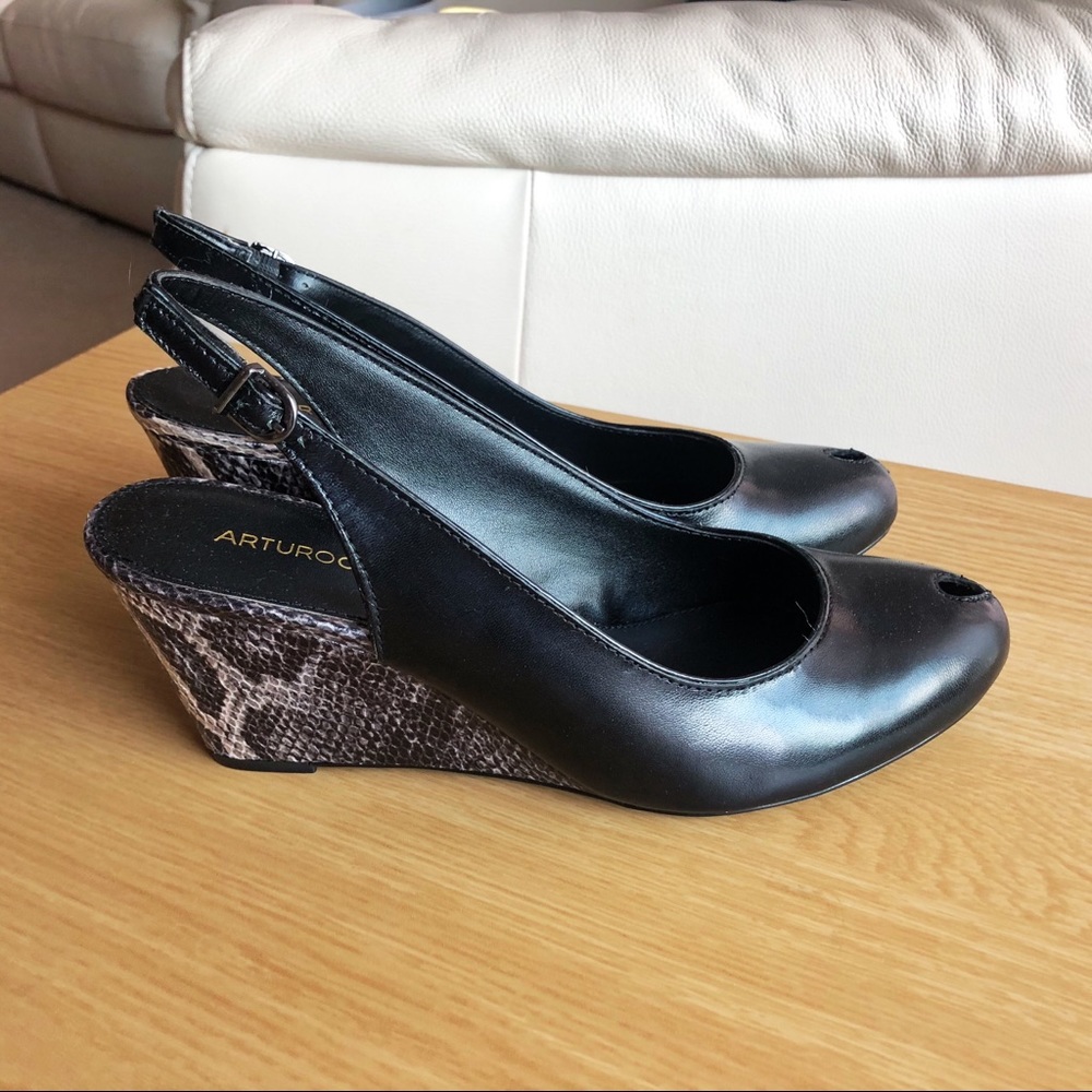 Arturochiang Black Snake Print Peep Toe Heels